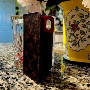 LOUIS VUITTON
Canvas Monogram iPhone X/Xs case